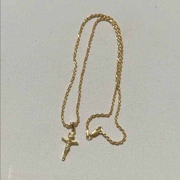 Elegant 925 sterling silver Gold Cross Pendant Necklace 18’ - Picture 3 of 13